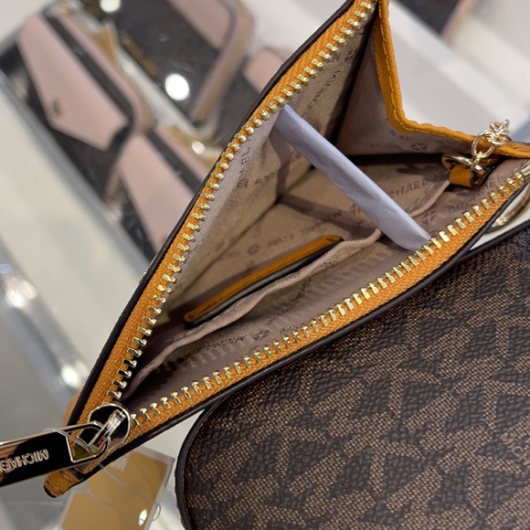 Michael Kors Jet Set Travel Small Leather Top Zip Coin Pouch With ID - Picture 14 of 16